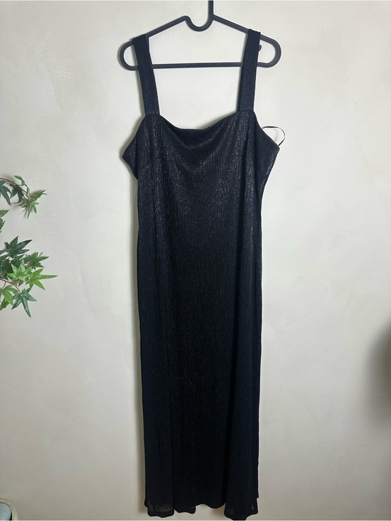 R&M Richards Dresses & Skirts - R&M Richards Black Sleeveless Maxi Dress with Wide Straps Size 16